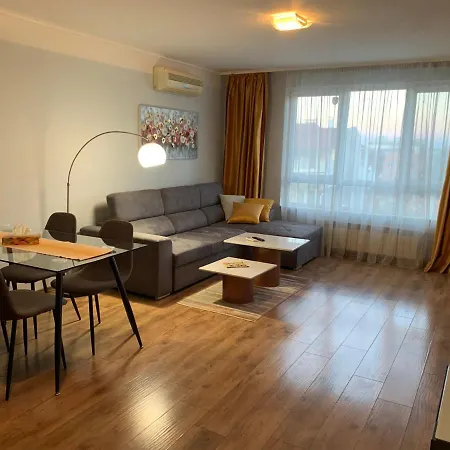 Апартаменты Central And Spacious *